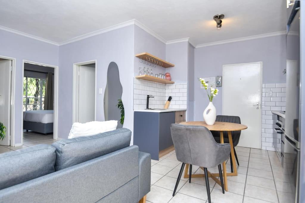 Comfy Hatfield Appartment Претория Екстериор снимка