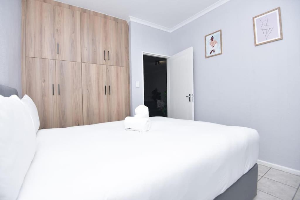 Comfy Hatfield Appartment Претория Екстериор снимка